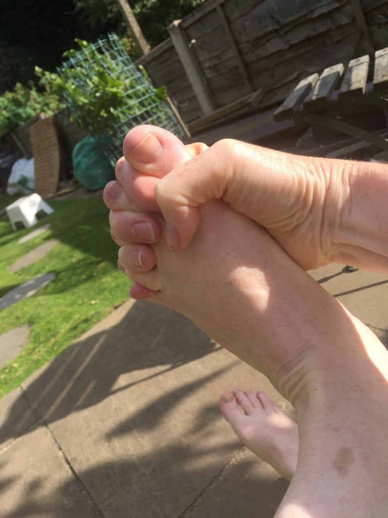 toe handshake